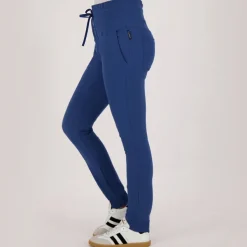 Pant Lara Travel